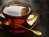 Черный чай повышает или понижает давление?
