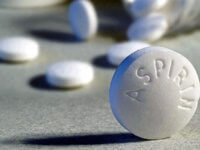 Аспирин при повышенном давлении: повышает или понижает АД?